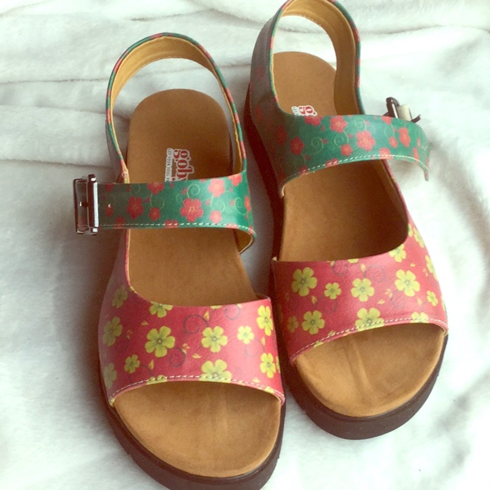 Floral Goby sandals size 8 1/2 (39) new in box
